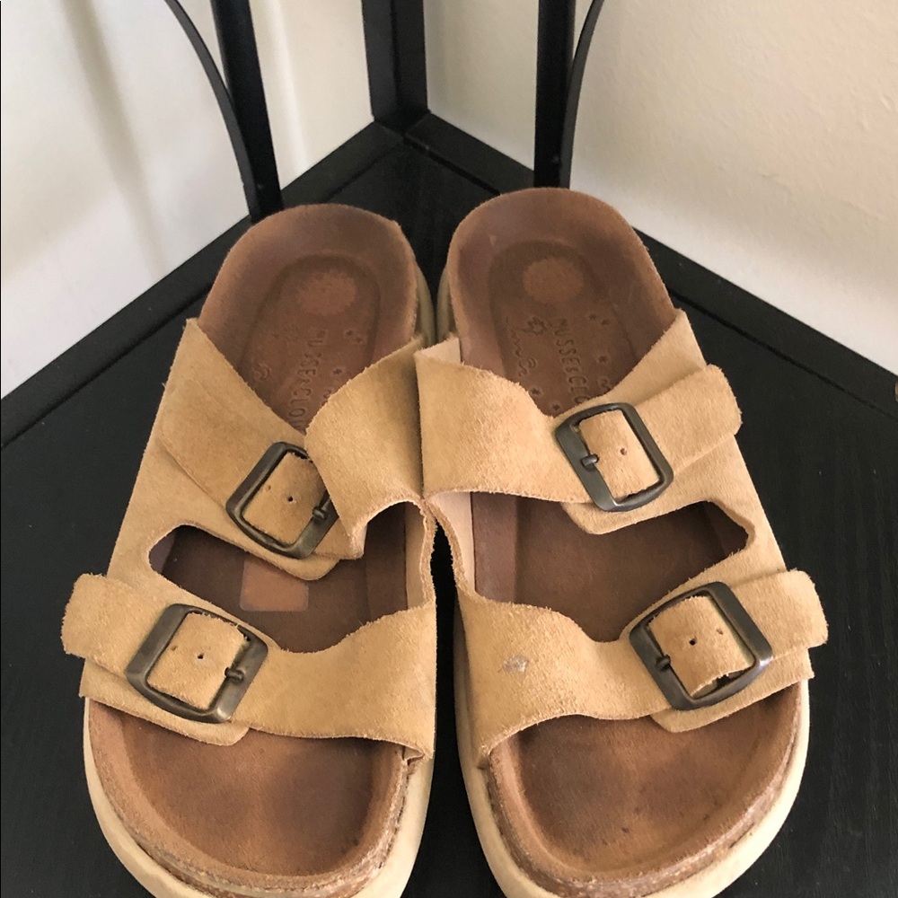 Women’s suede leather musse & cloud Tan Suede Double-Buckle Slide Sandals